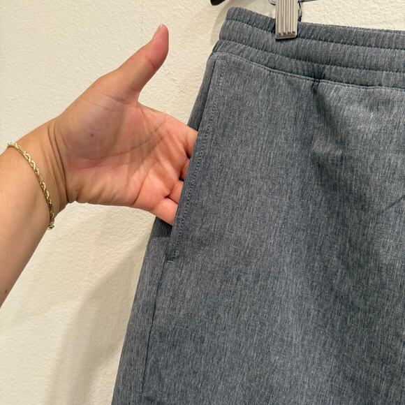 J.Crew Tech Shorts Mens M Heather Gray 7” Inseam Athletic Casual Minimalist - Picture 4 of 8